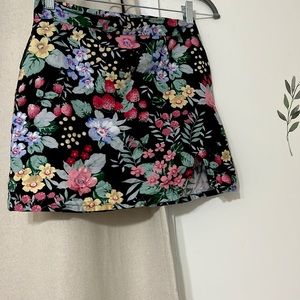 Nasty Gal, never worn perfect condition, size : 6 mini floral skirt